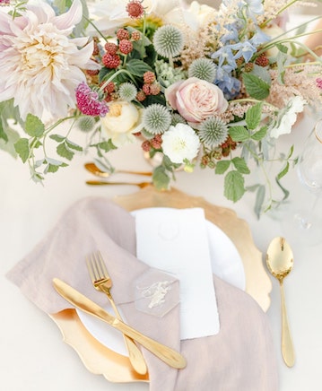 2020-Luxery-Garden-Trauung-Table-FINAL-6619-stefanielange-min